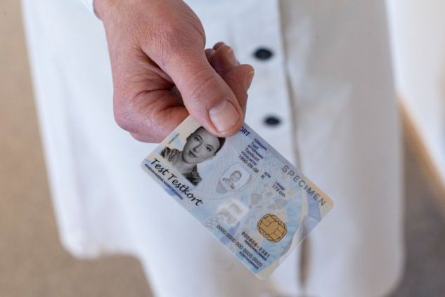 مصلحة الضرائب السويدية تدعو المواطنين لتجديد بطاقات الهوية
