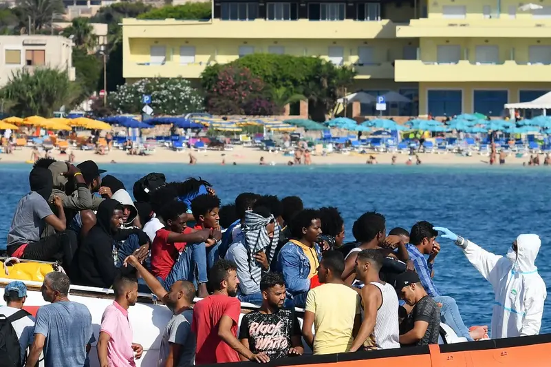 السجن 25 عاماً لرجل عربي بعد إدانته بقيادة أكبر عملية تهريب بشر في تاريخ أوروبا