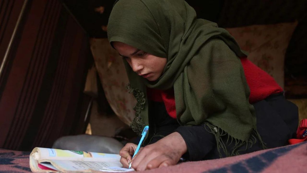 "حروب وهروب وزلازل "... لم تمنع "هبة" من الأمل بمستقبل أفضل والسعي نحوه