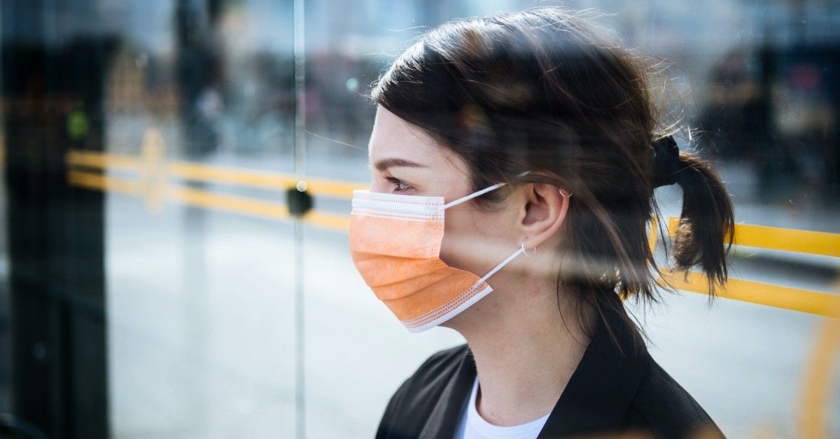 نقابة المعلمين تطالب بفرض ارتداء الكمامات في المدارس