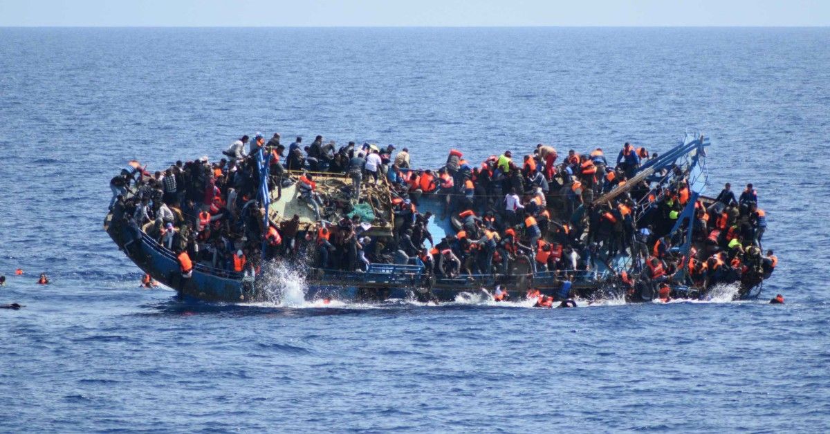 غرق عشرات الأشخاص قبالة السواحل الليبية وهم يحاولون العبور باتجاه أوروبا