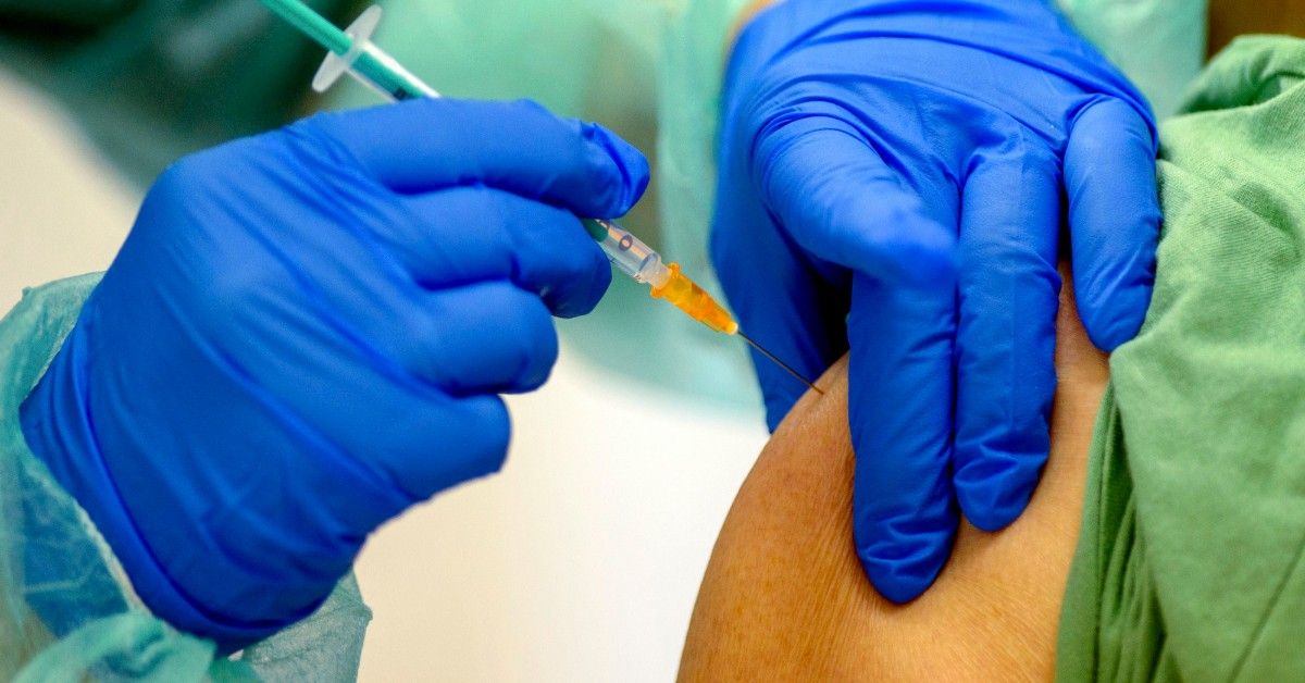 إصابة أشخاص بفيروس كورونا في أحد دور رعاية المسنين رغم تلقيهم جرعتين لقاح