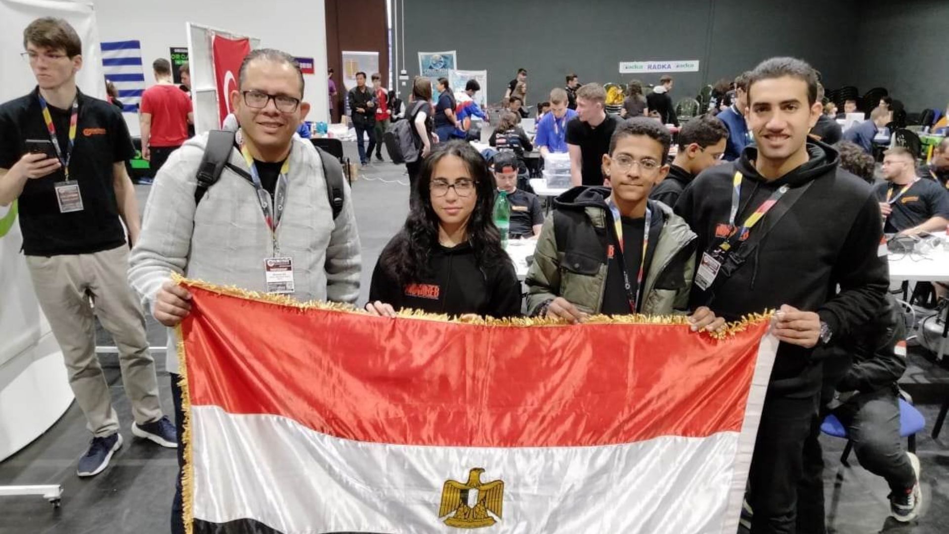 طالبان مصريان يحصلان على المركز الأول في بطولة روبوتات عالمية
