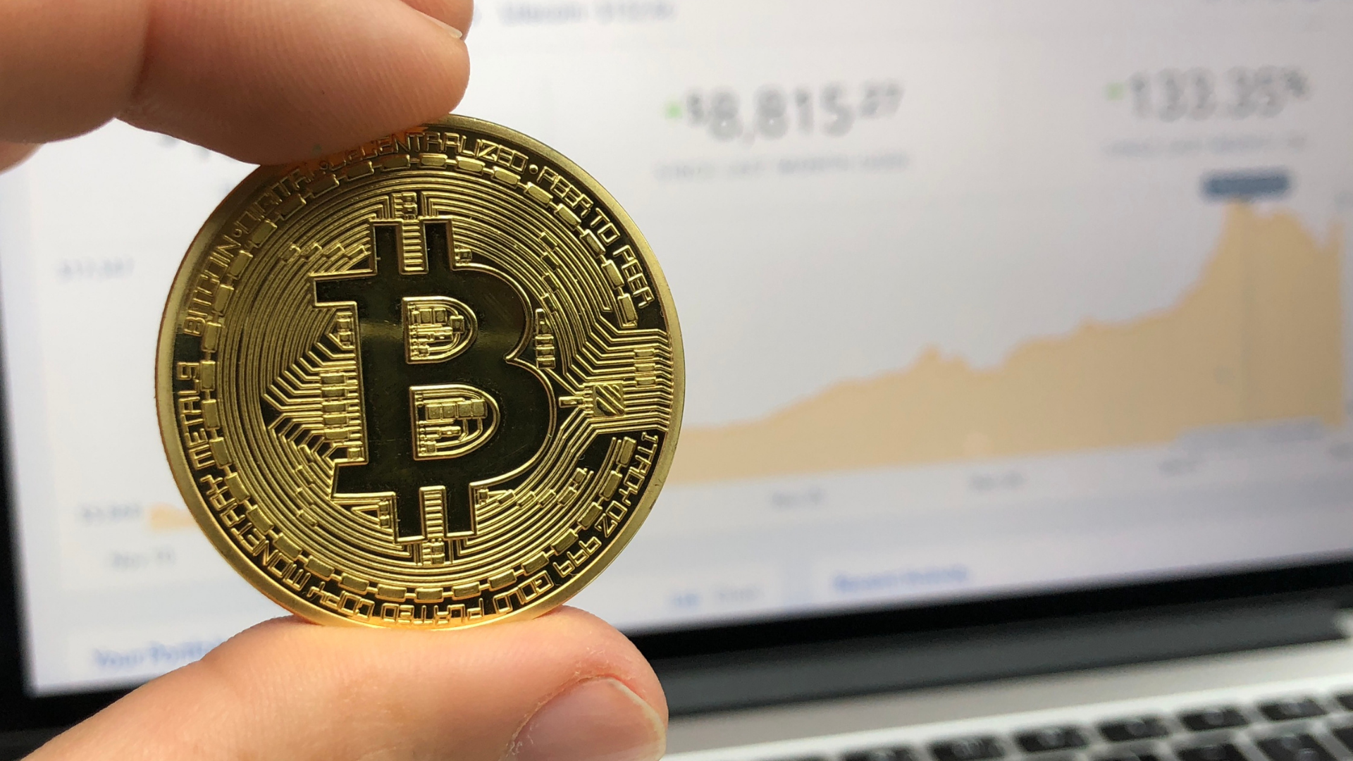 البيتكوين تواصل الانهيار: خسرت أكثر من نصف قيمتها