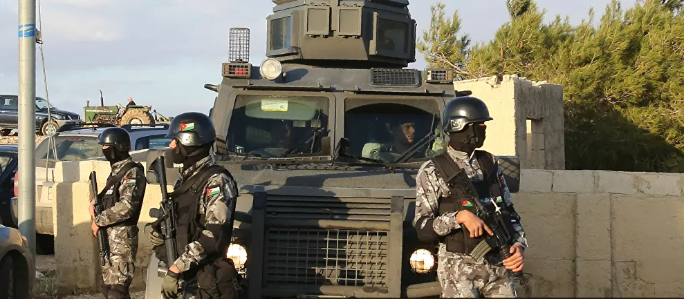 أردني يتخلص من طفلتيه قتلاً بالعصا ويدفنهما بمحيط المنزل