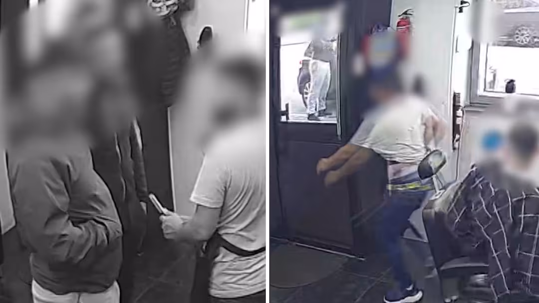 حلاق في مالمو يواجه مبتزيه بسيف ساموراي ويطردهم من الصالون