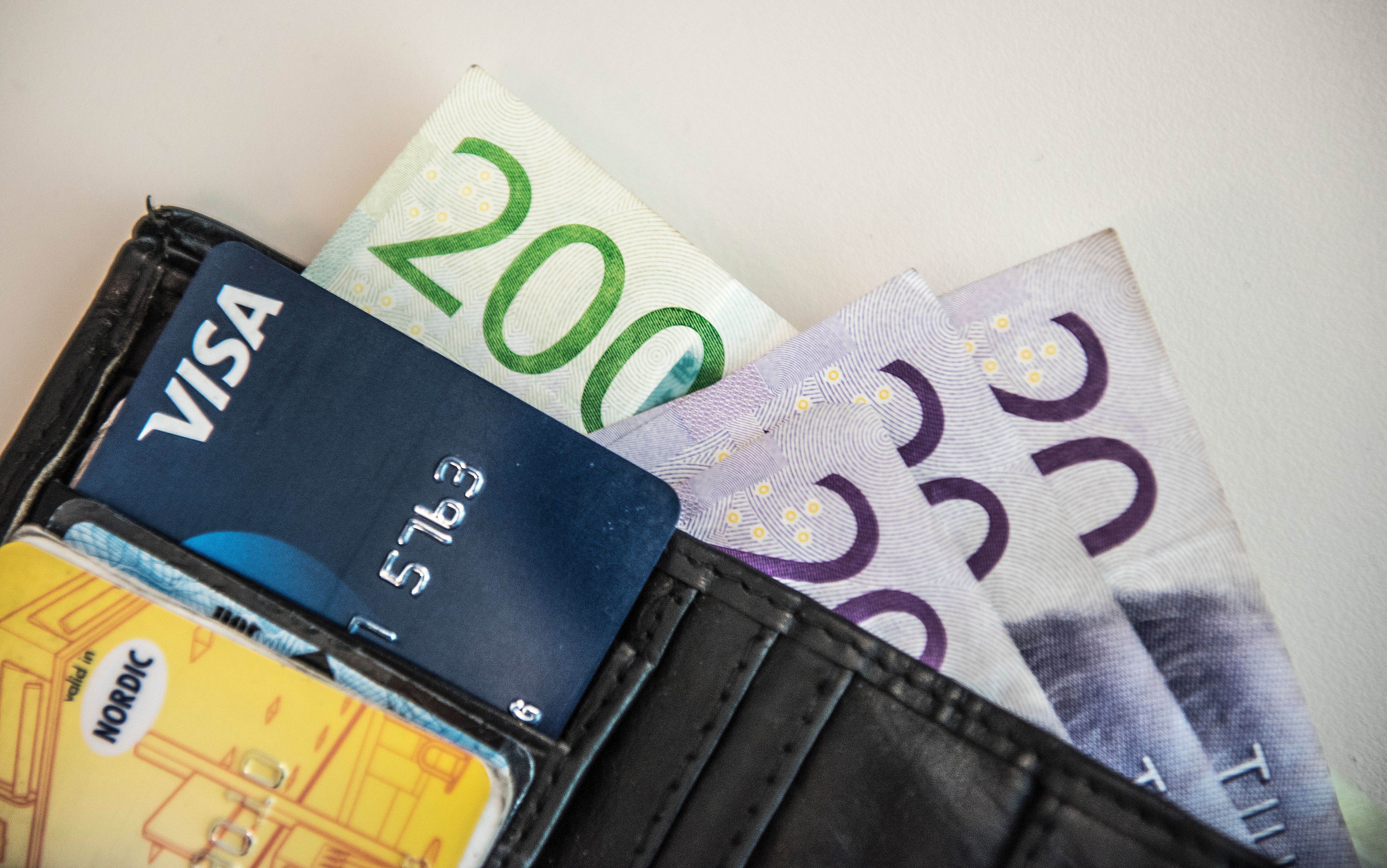 "بطاقة ائتمان بمكافآت ونقاط وخصومات": أفضل 6 بطاقات ائتمانية يمكن للسويديين الحصول عليها الآن