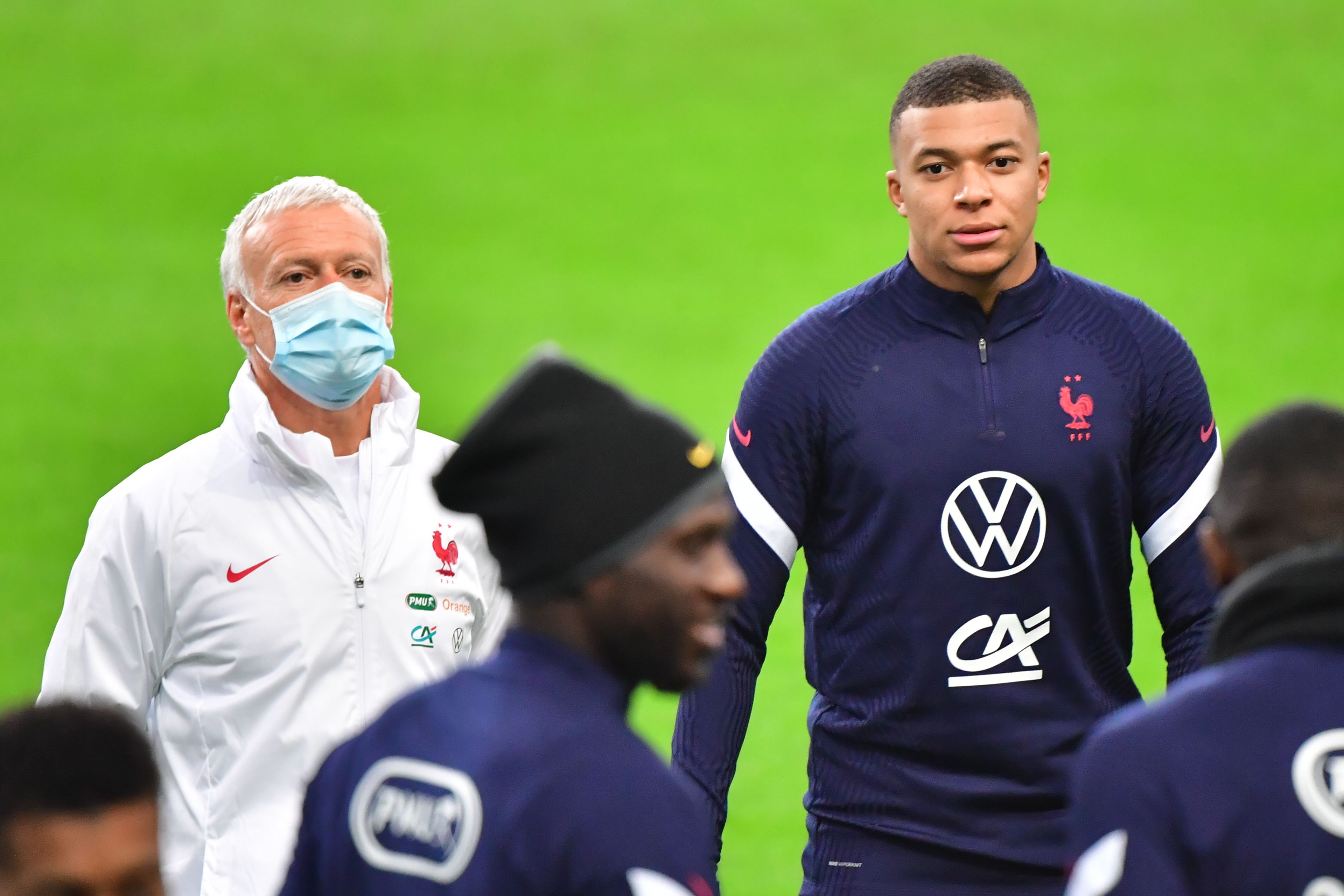 صحافي رياضي بريطاني شهير يُغرد: " منتخب فرنسا تم تسميمه عمداً"