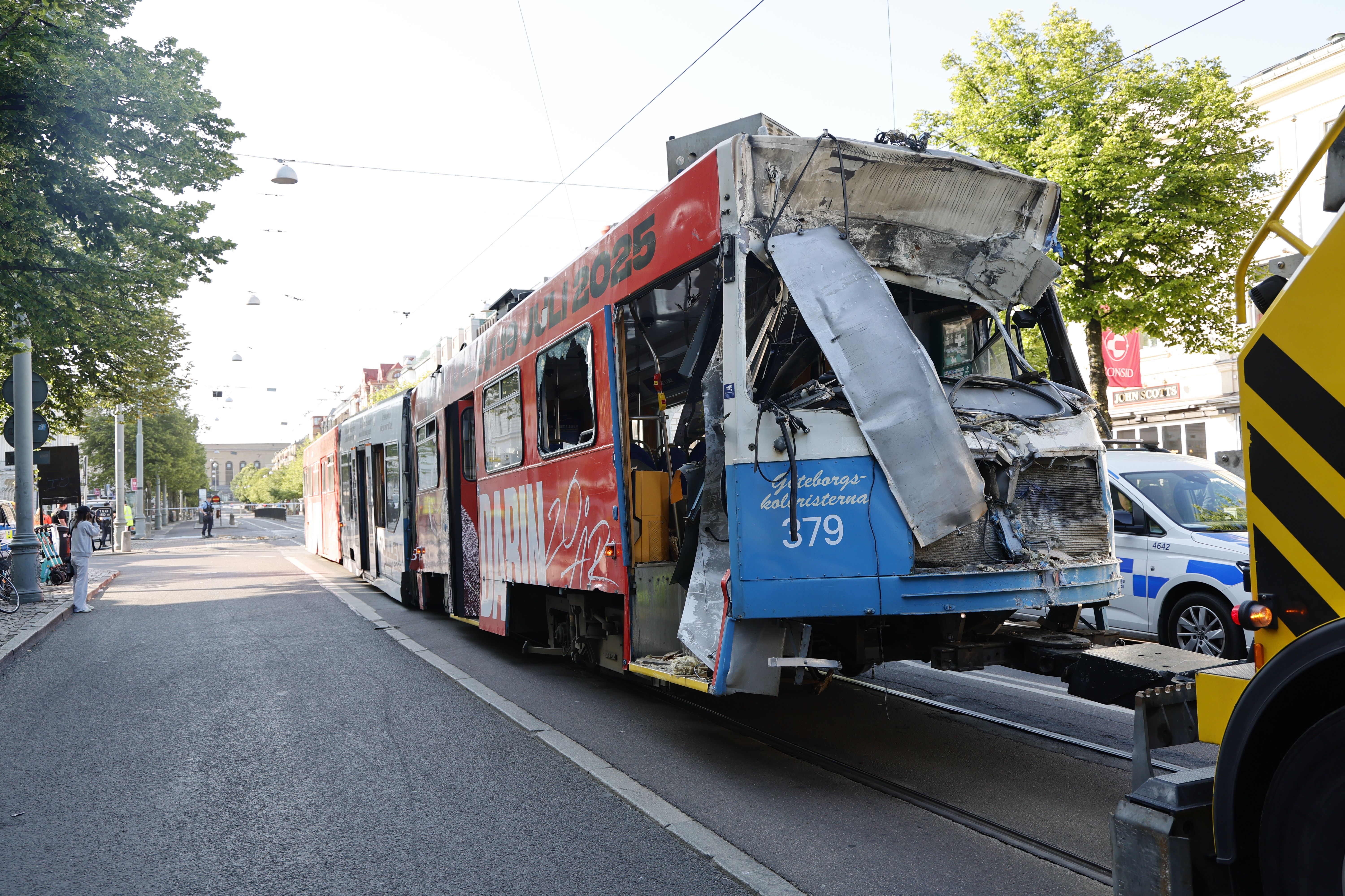 إصابة شخصين بجروح خطيرة في حادث خروج ترام عن مساره واصطدامه بمطعم