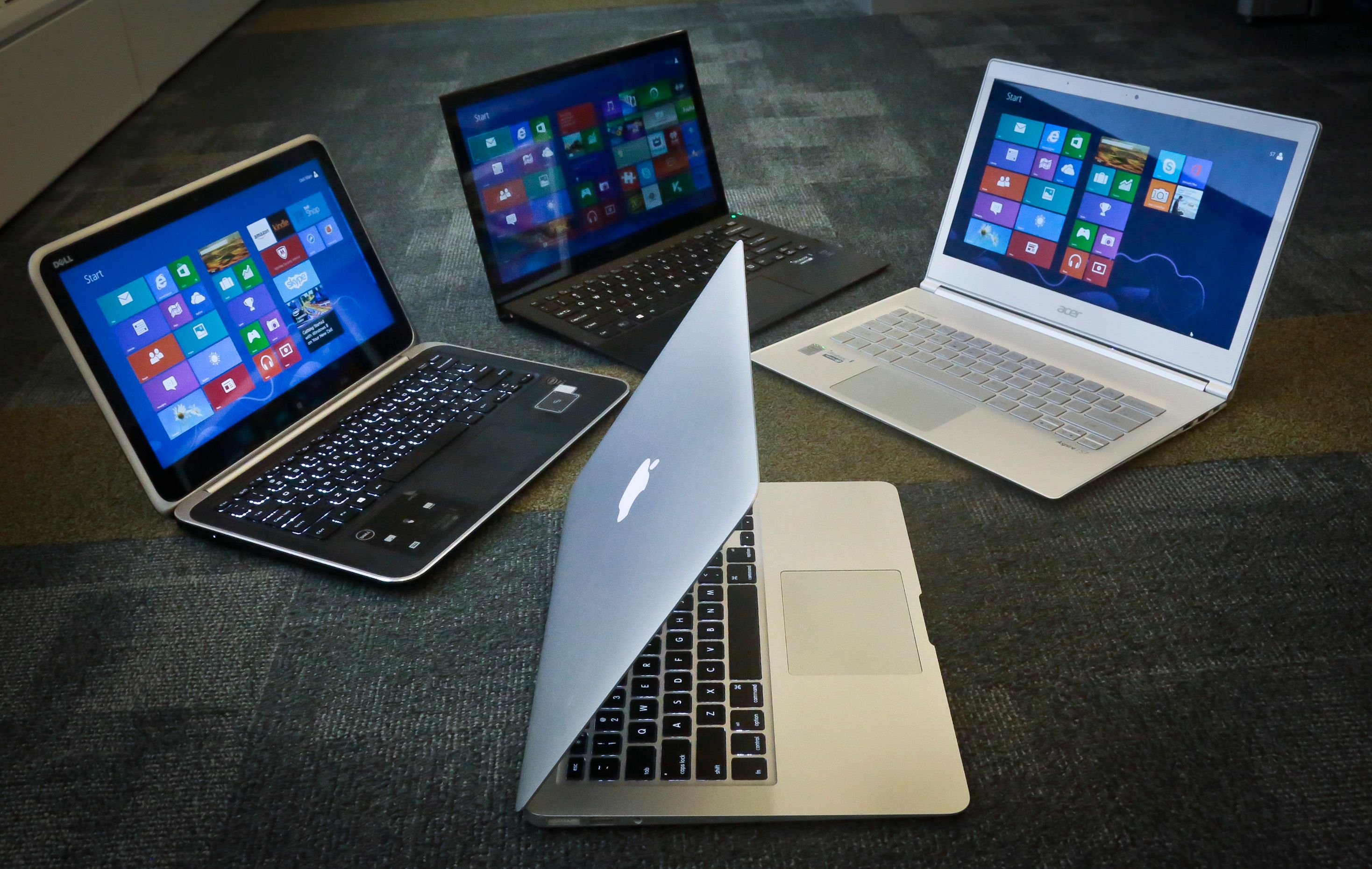 آبل تعتزم إطلاق أول MacBook Pro يعمل بشاشة لمس.. ما هو موقف ستيف جوبز؟